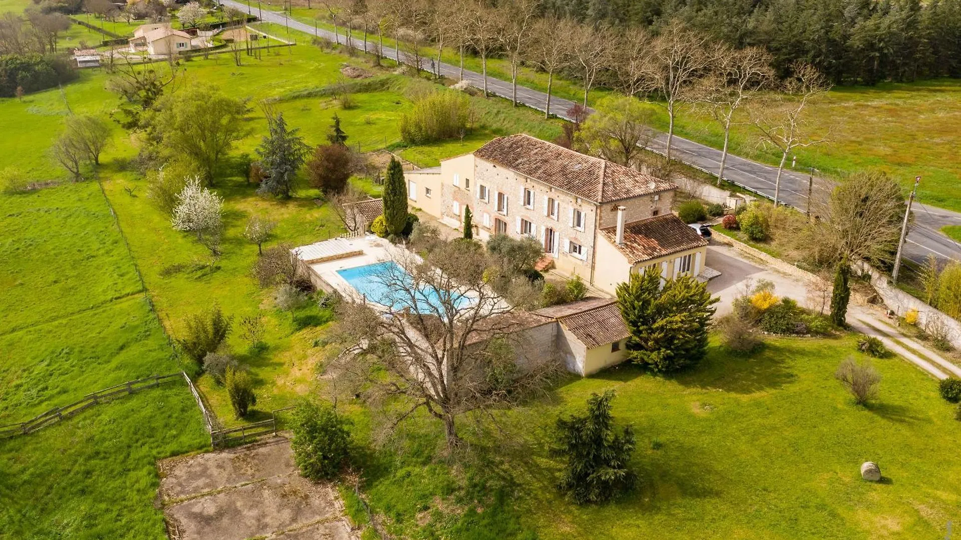 Villa Larmes - Spacieuse - Piscine - Spa Puybegon France